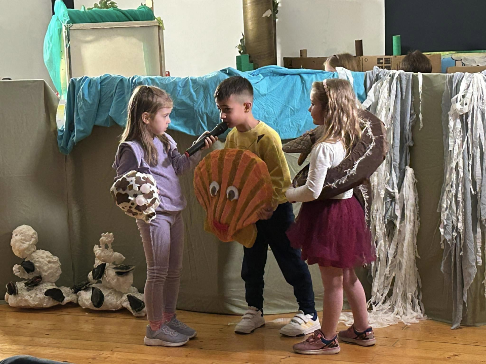 Mali lutkari iz šibenskih vrtića u Art podrumu održali smotru dječjih lutkarskih igrokaza