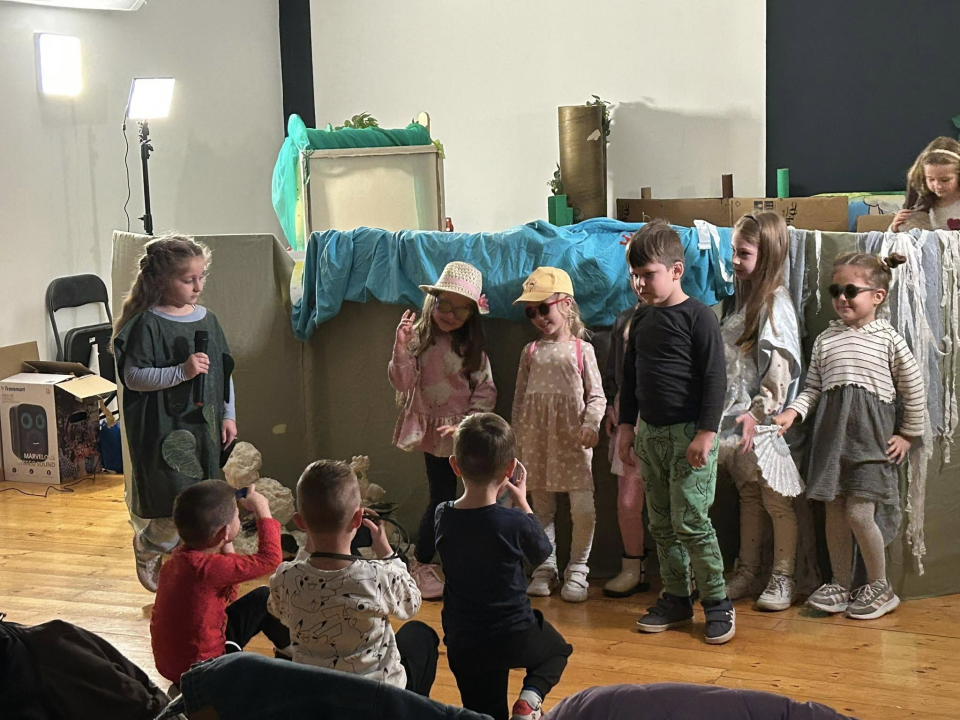 Mali lutkari iz šibenskih vrtića u Art podrumu održali smotru dječjih lutkarskih igrokaza