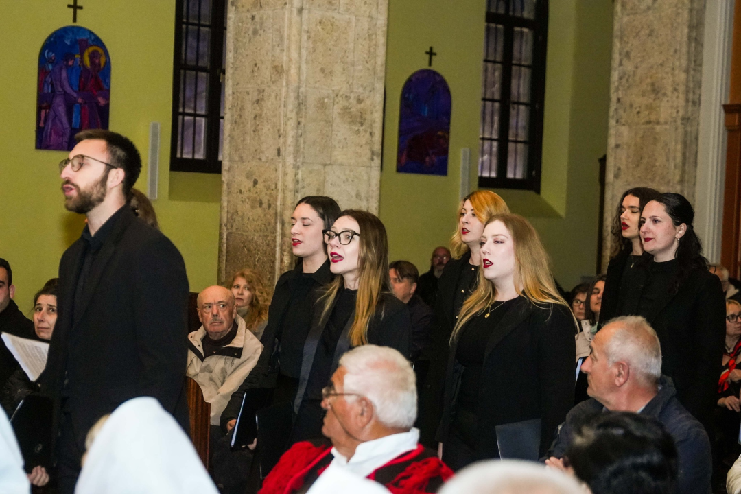 Pučki pivači KBF-a korizmenim napjevima u drniškoj Gospi od Ružarija očarali prisutne