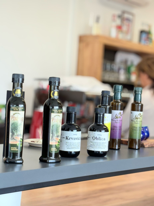 Na radionici u Kistanjama polaznici učili o sljubljivanju sira i maslinovih ulja 