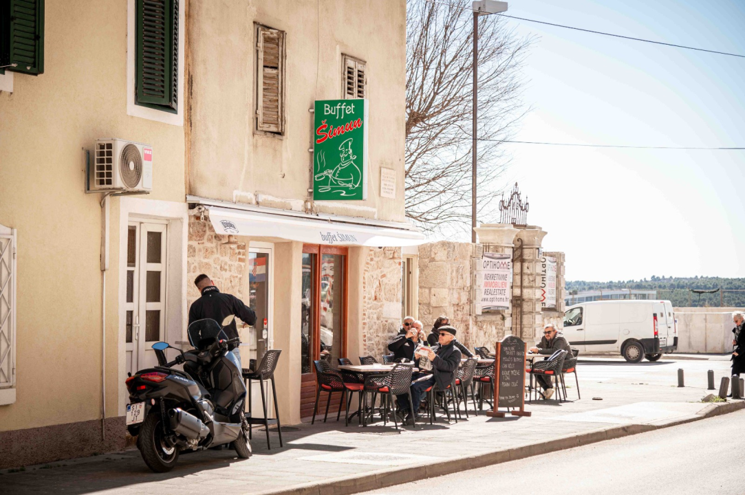 FOTO Uživajte u domaćoj spizi na novoj terasi Buffeta Šimun!