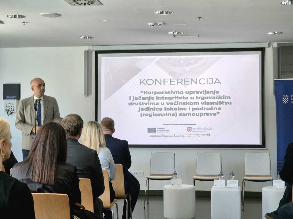 Izazovi korporativnog upravljanja i jačanje integriteta: Župan Jelić sudjelovao na okruglom stolu na tvrđavi sv. Ivana