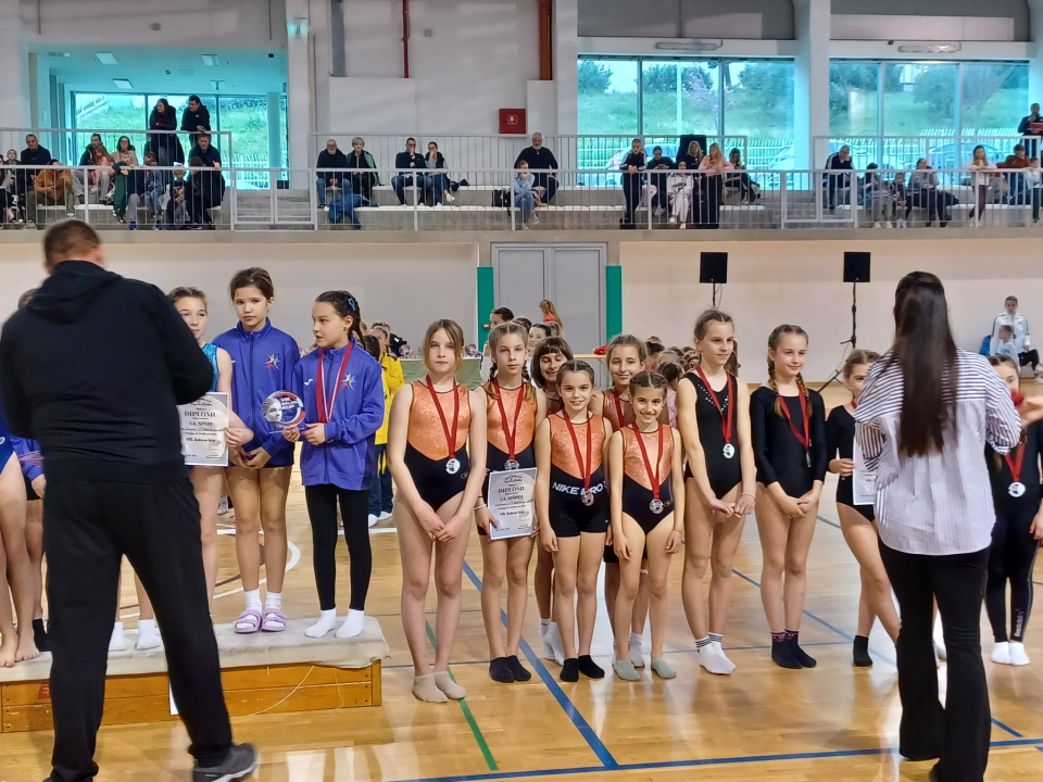 FOTO: Gimnastičari Dišpeta nastupili u Solinu, u dvije konkurencije osvojili ekipnu prvu poziciju