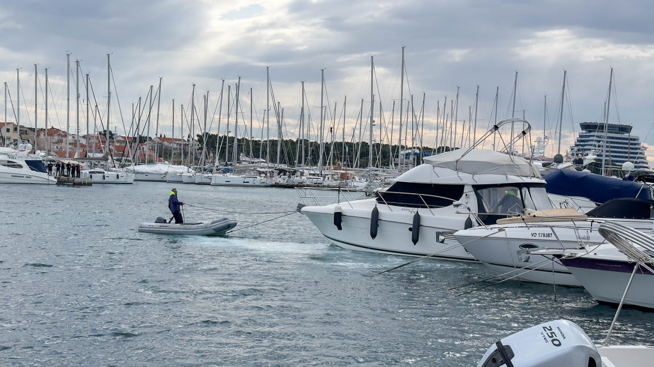 Požar u ACI marini Vodice: Djelatnici i vatrogasci zajedničkim snagama ugasili vatru