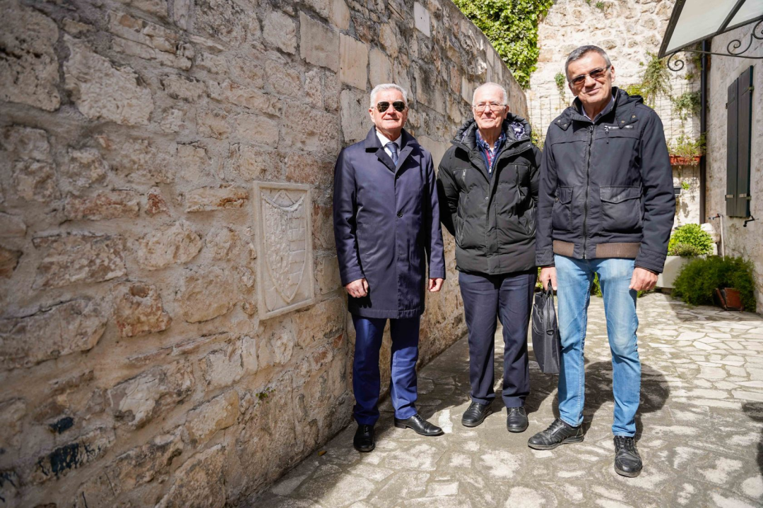 Burić i Mileta u obilasku obnovljenih arhitektonskih detalja u Šibeniku