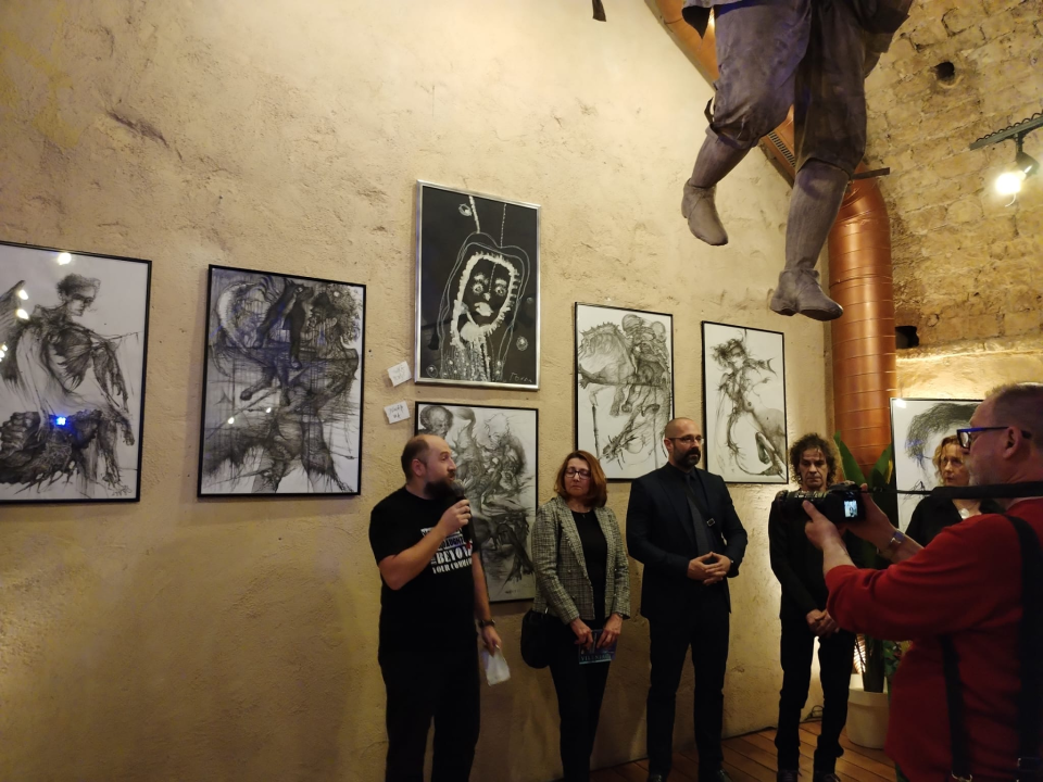 Zvonimir Vila i njegovi 'Vilenjaci' napunili Azimut: Otvorena izložba radova djece iz Centra 'Šubićevac'