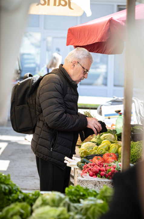 Veliki petak na šibenskoj pijaci: Traži se meso i zelenje, na peškariji nema gužve