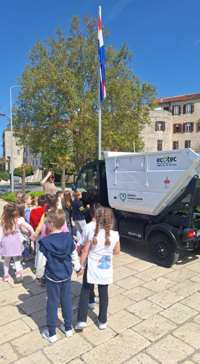 Predstava 'Eko Jeka i čarobna planeta' oduševila šibenske predškolce