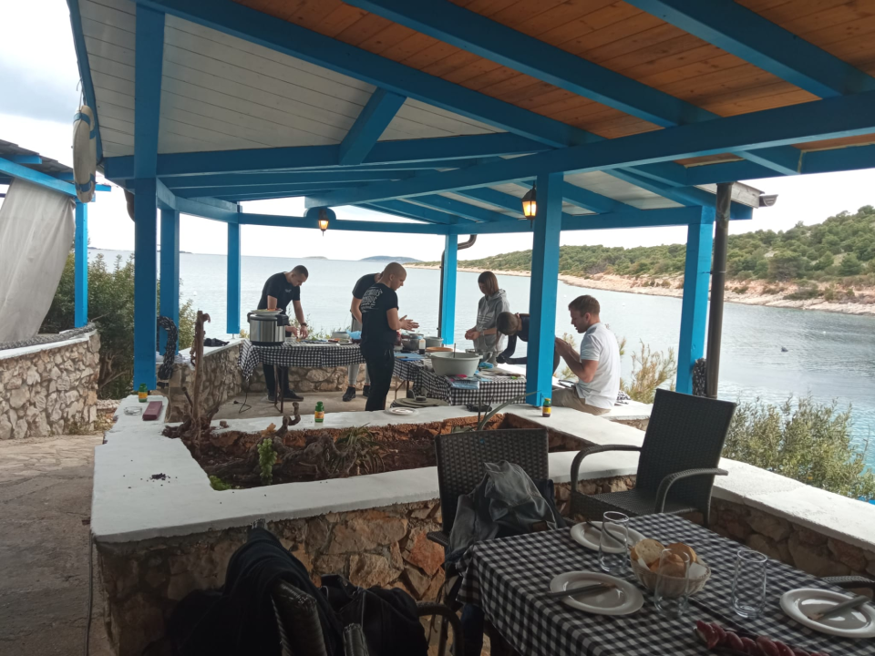 Japanska kulinarska čarolija na Kapriju: Učenici šibenskog TUŠ-a učili od chefa Enrica Krluka