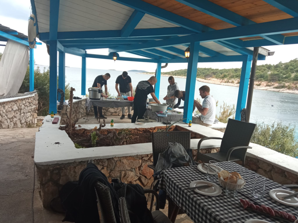 Japanska kulinarska čarolija na Kapriju: Učenici šibenskog TUŠ-a učili od chefa Enrica Krluka