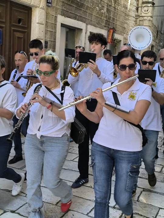 Šibenska narodna glazba budnicom obilježila 1. svibnja, fešte diljem županije