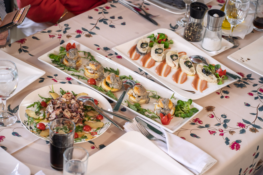 FOTO Doživite okus Dalmacije na pijatu u Konobi Oli!