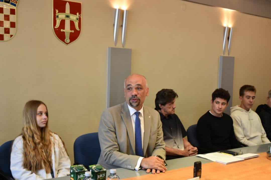 Najuspješniji učenici na prijemu kod župana: ‘Budite ponosni na sebe kao što smo mi ponosni na vas’