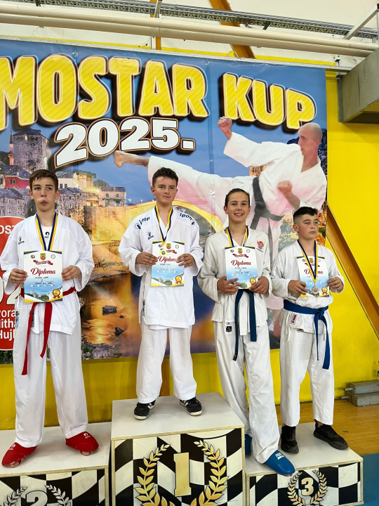 FOTO Karatašima Phoenixa 20 medalja na 'Mostar Kupu'