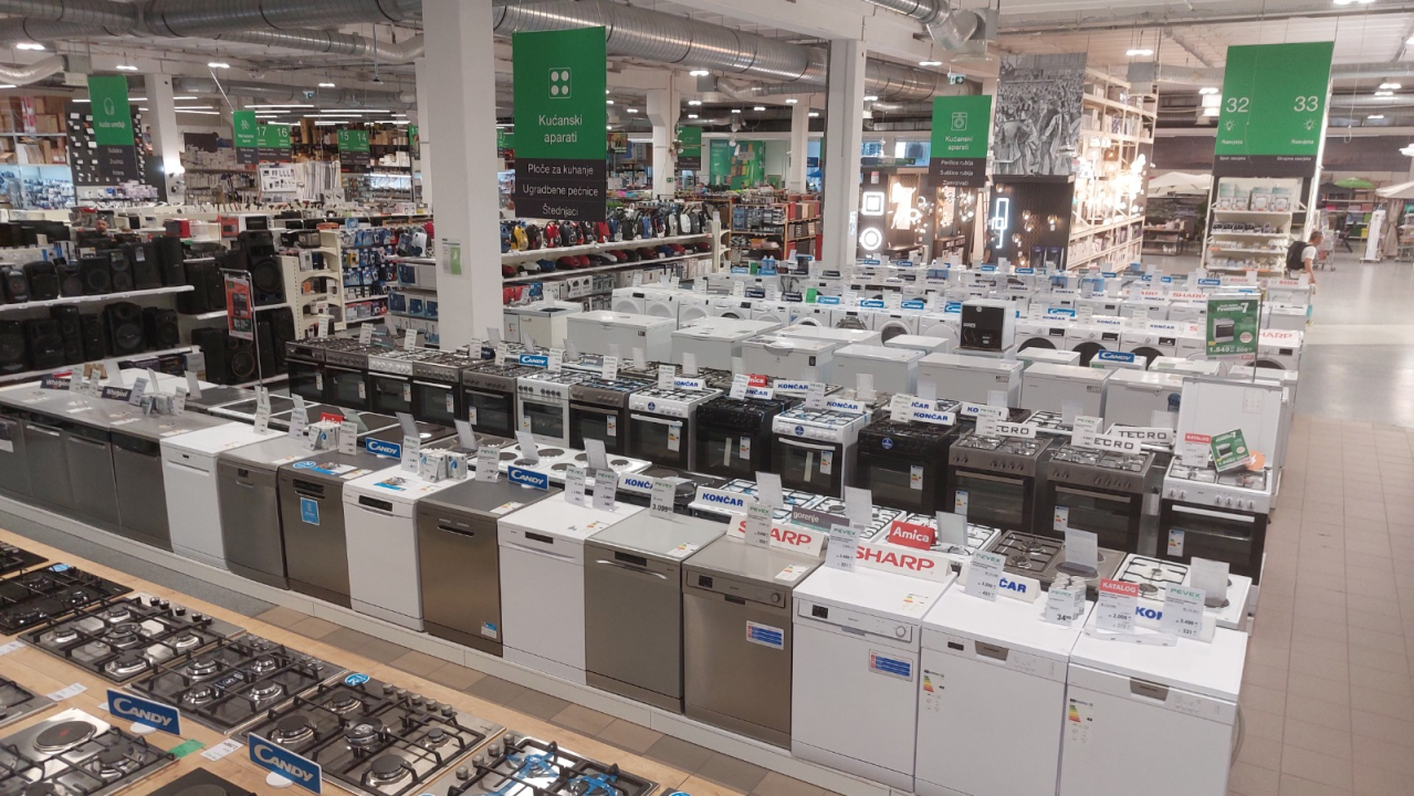 FOTO PEVEX u Šibeniku slavi rođendan i časti kupce s 15 posto popusta!