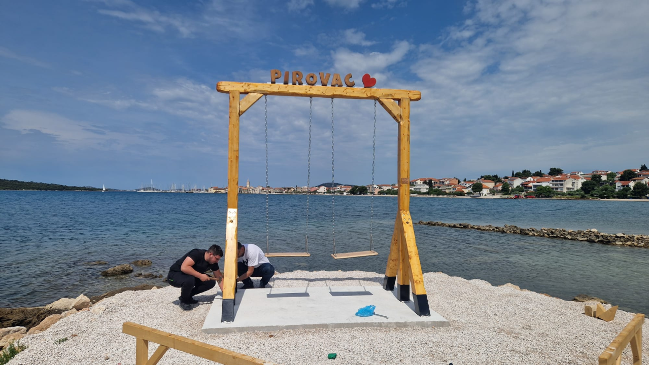 Pirovac dobio ljuljačku