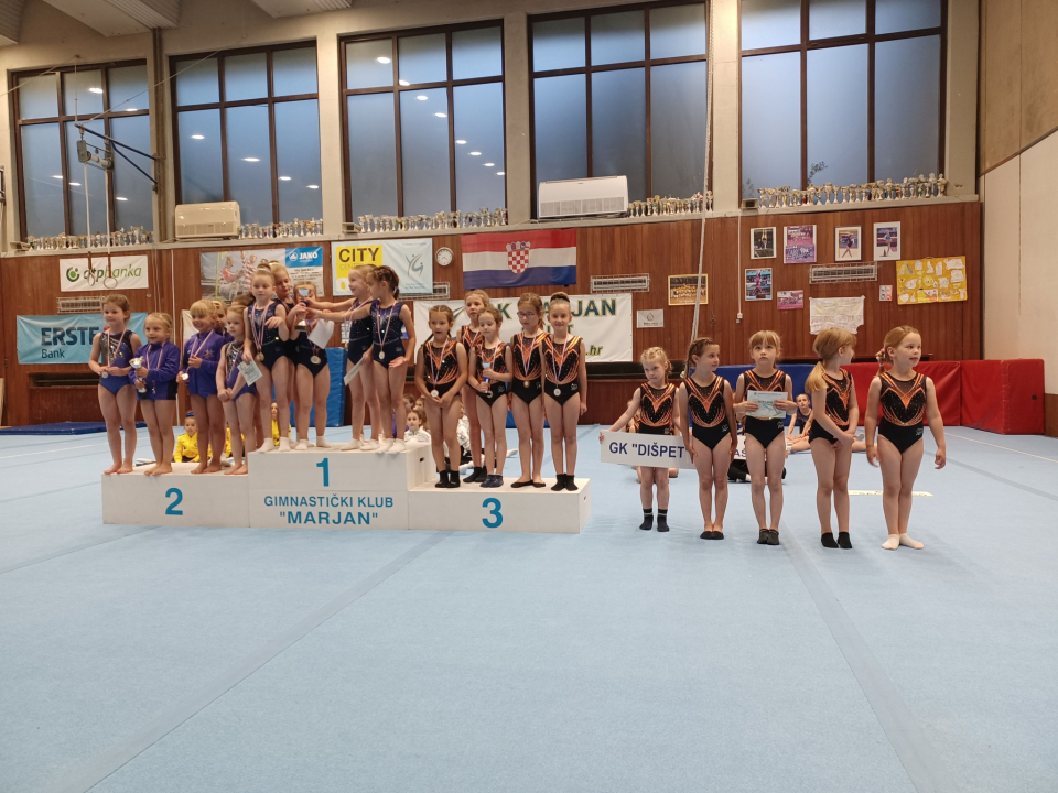 FOTO Gimnastičarke Dišpeta uzele dvije ekipne medalje u Splitu, Roku Zoriću pojedinačno zlato