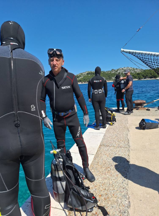 Ekološka akcija na murterskim Podvrškama: Ronioci i volonteri izvukli hrpu otpada iz mora