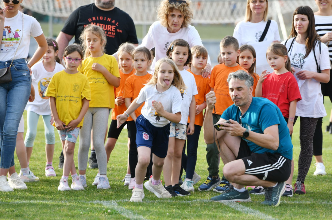 FOTO Šibenski dječji vrtići natjecali se 23. put u zabavnim sportskim disciplinama