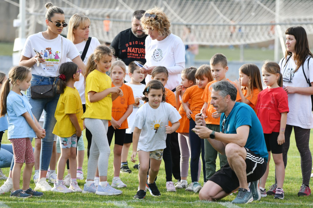 FOTO Šibenski dječji vrtići natjecali se 23. put u zabavnim sportskim disciplinama