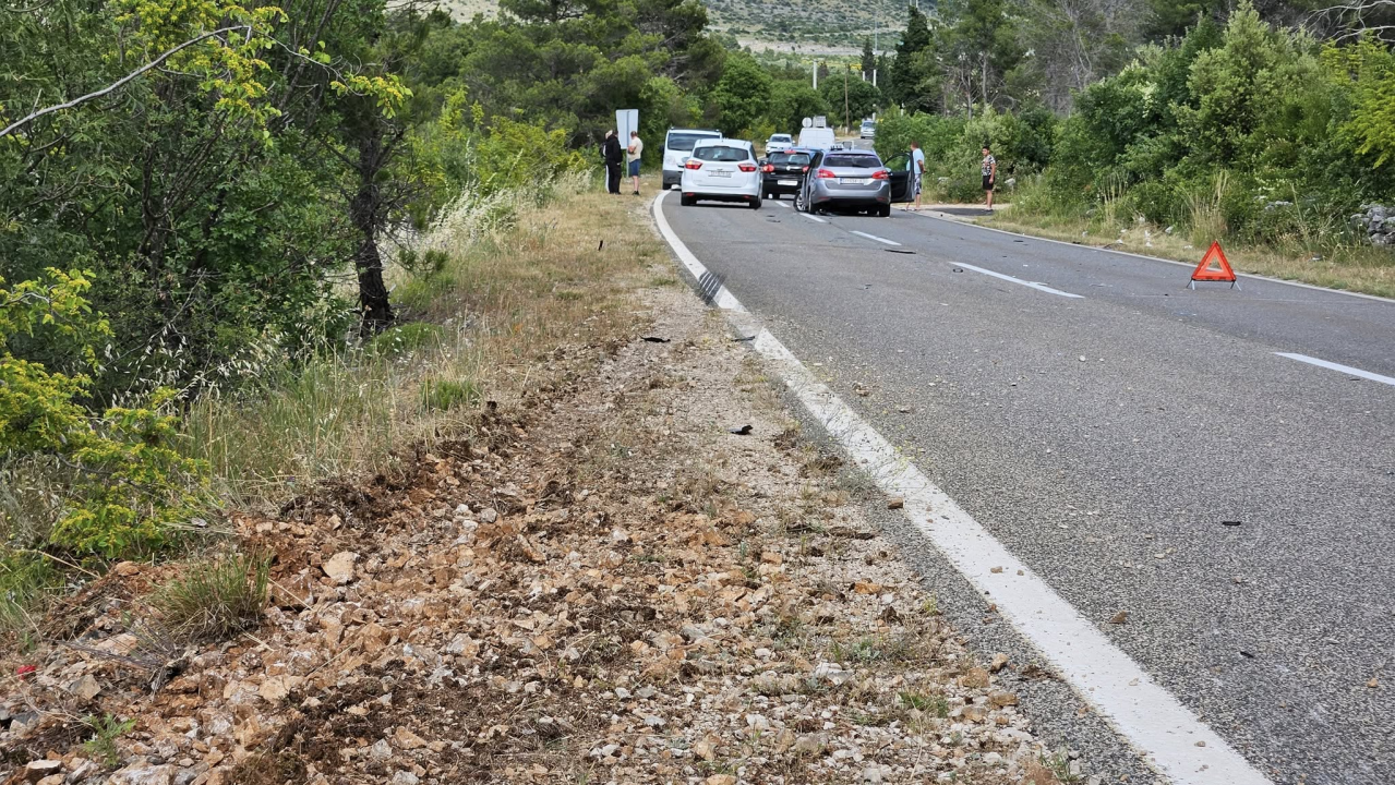 Prisebnošću vozača autobusa, izbjegnuta tragedija na cesti prema Tromilji