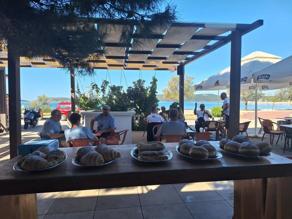 Vespaši ponovno zavladali Šibenikom: Održan 10. susret šibenskog Vespa kluba