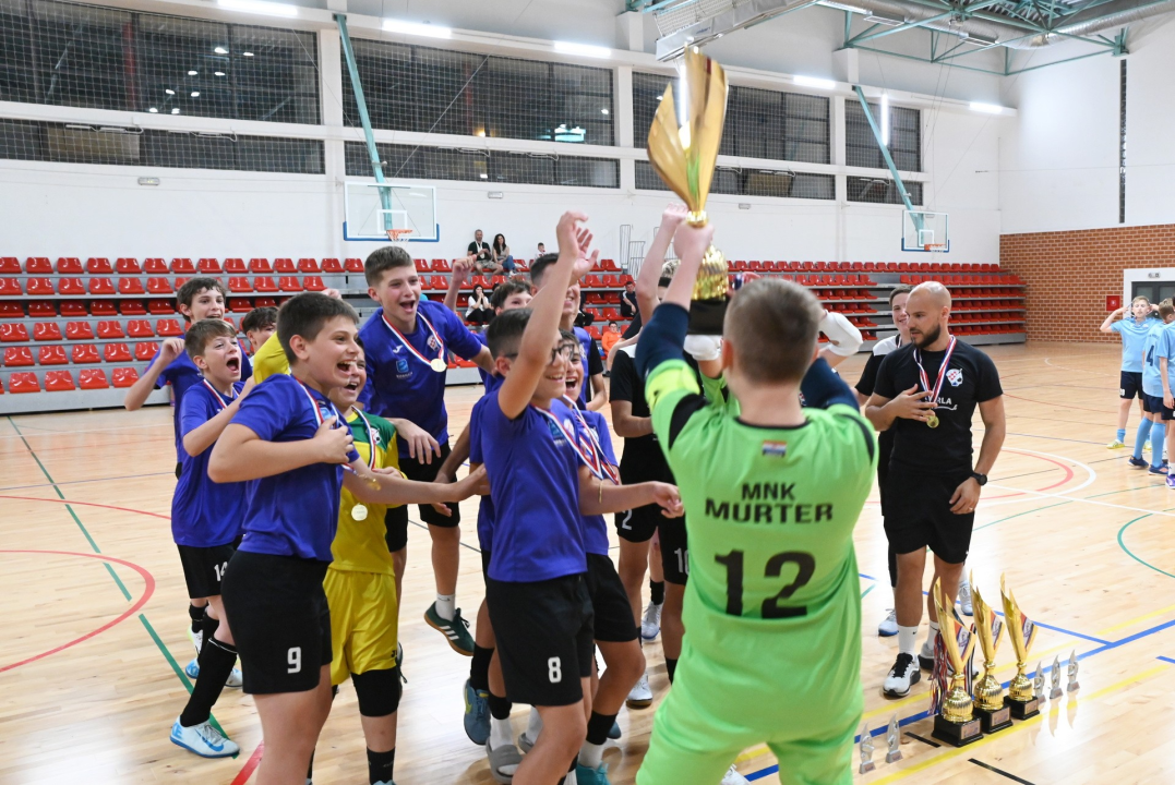 Pioniri i mlađi pioniri MNK-a Murter osvojili Top tim ligu i kup