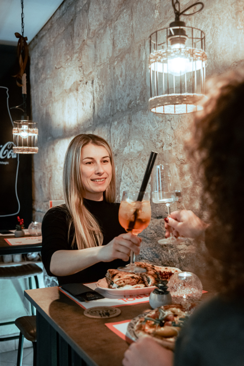 FOTO Doživite okus Italije na ugodnoj vanjskoj terasi Pizzerije Fratelli!