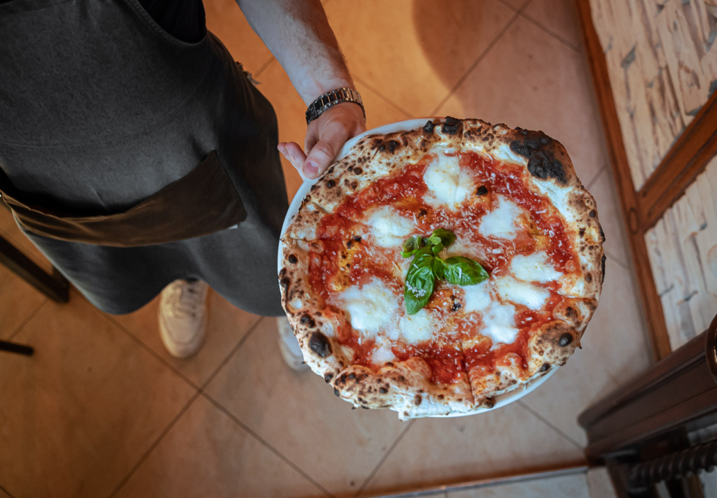 FOTO Doživite okus Italije na ugodnoj vanjskoj terasi Pizzerije Fratelli!
