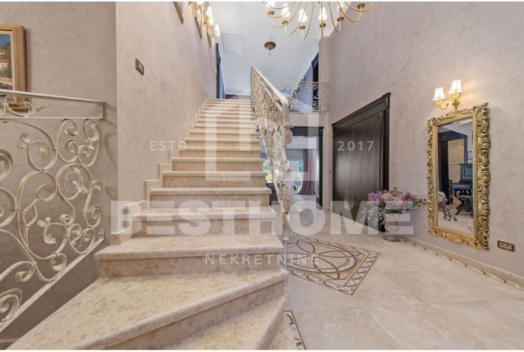 'Dvorac' u centru Vodica: Na oglasima osvanula luksuzna vila od 530 kvadrata