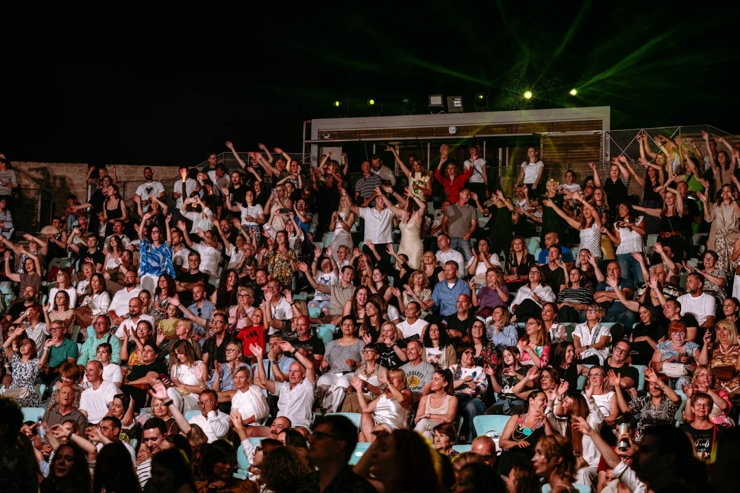 Počelo koncertno ljeto na Tvrđavi sv. Mihovila: Belan proslavio 40 godina karijere i 11 godina pozornice