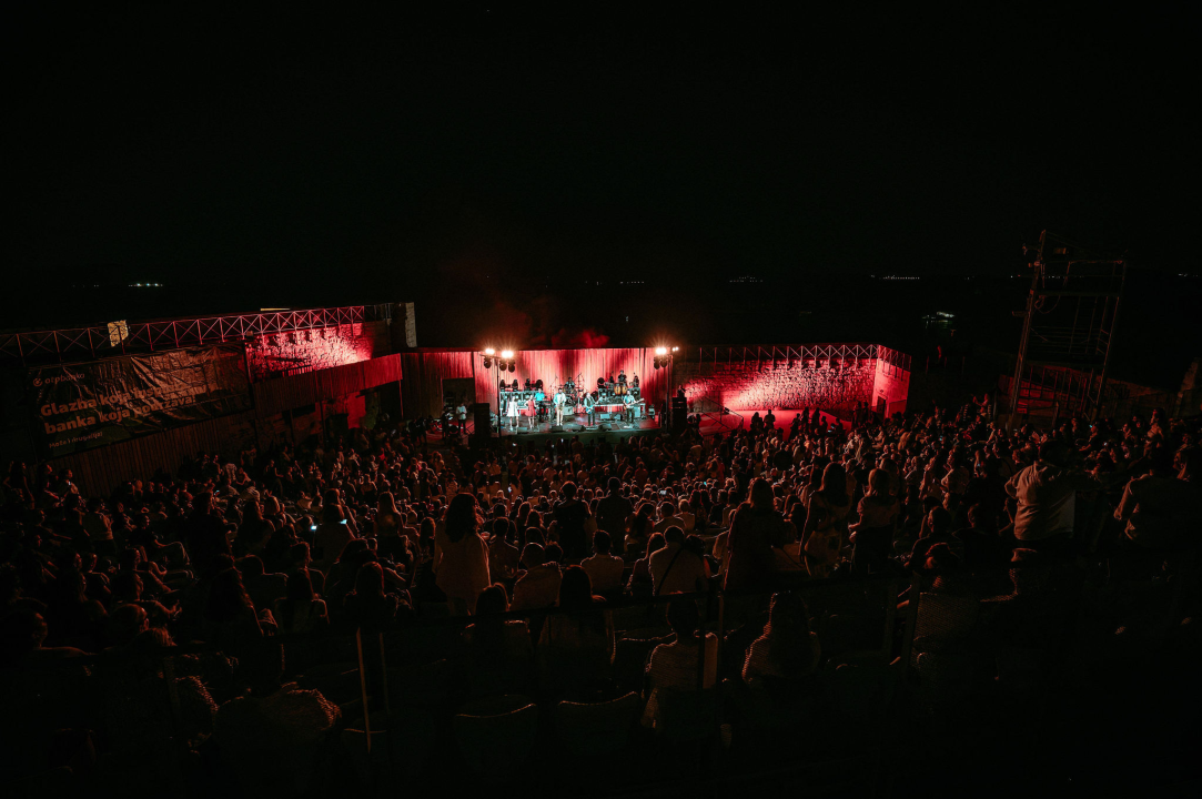 Počelo koncertno ljeto na Tvrđavi sv. Mihovila: Belan proslavio 40 godina karijere i 11 godina pozornice