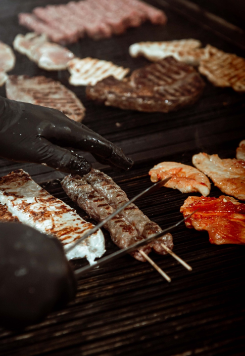 FOTO Uživajte u vrućim ljetnim danima uz mirise s grilla i živu svirku na terasi Leonardo BBQ & More!