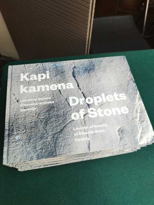 Predstavljena monografija 'Kapi kamena': 'Željeli smo predstaviti običaje naše županije i zastupiti svaku općinu i grad'