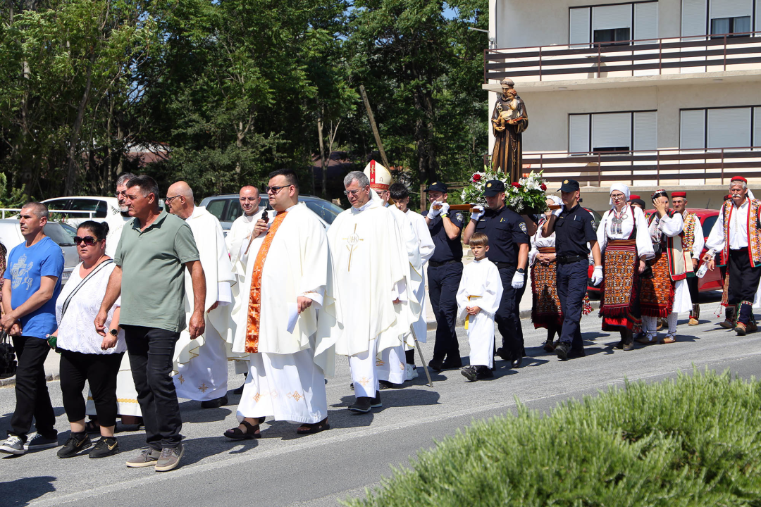 Biskup Rogić predvodio misno slavlje u Kninu povodom blagdana sv. Ante Padovanskog