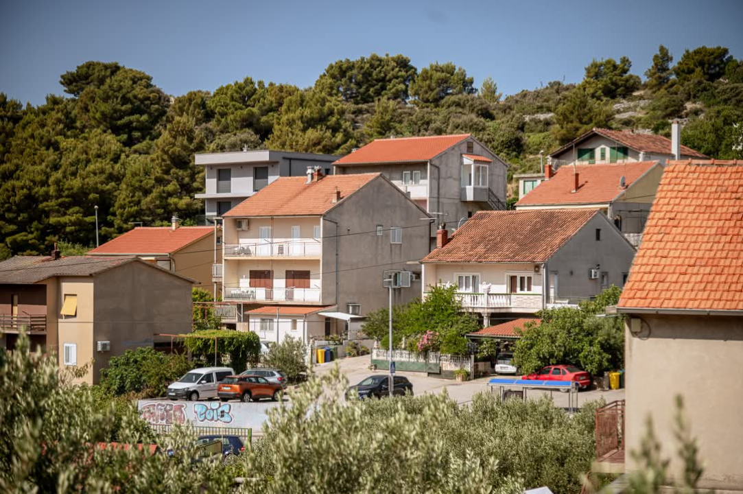 Nekretnine u Njivicama sve traženije, grad planira čvorove za lakši ulaz u Šibenik