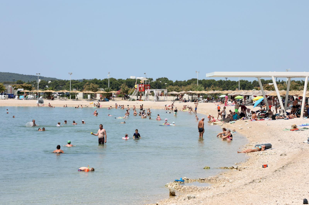 Šibenik se prži na +38°C! Ne pomaže ni more ni hladovina