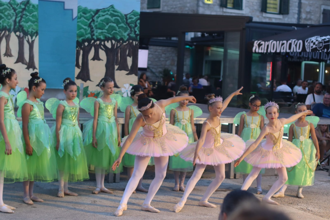 Mlade tribunjske balerine pretvorile Pirovac u vilinsku pozornicu