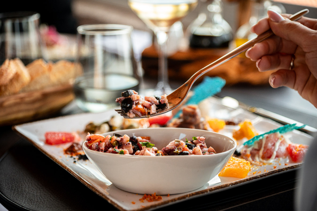 Savršeno jutro u srcu Šibenika: Brunch na terasi s najljepšim pogledom na Kanal sv. Ante