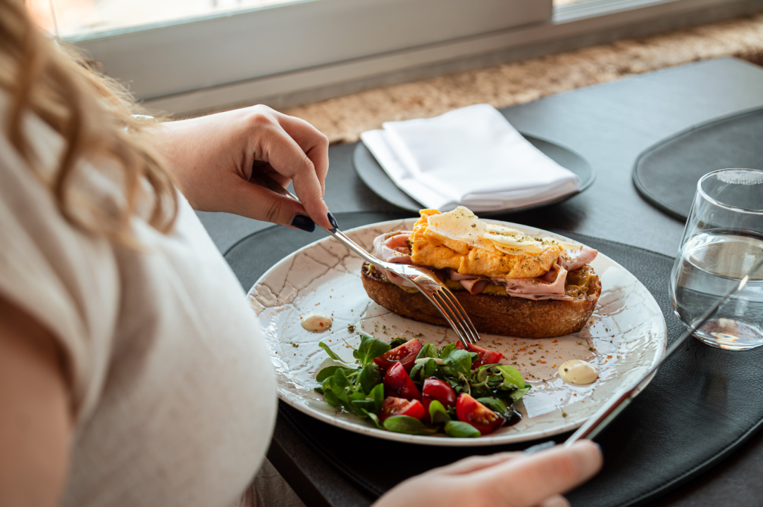 Savršeno jutro u srcu Šibenika: Brunch na terasi s najljepšim pogledom na Kanal sv. Ante