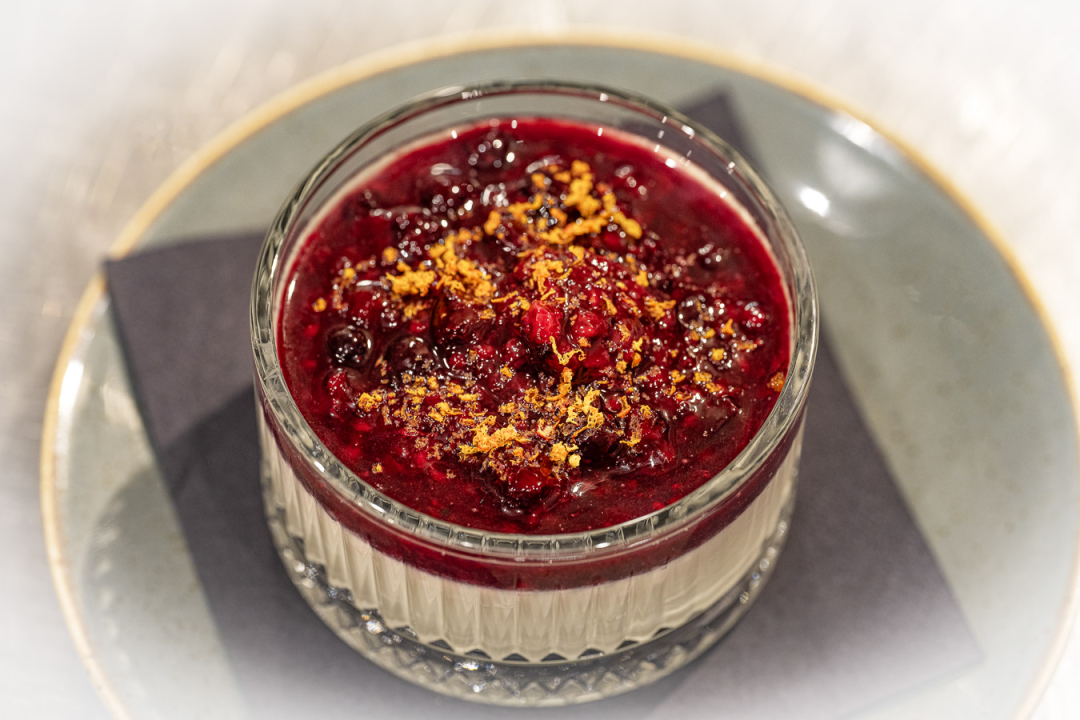 Savršeno jutro u srcu Šibenika: Brunch na terasi s najljepšim pogledom na Kanal sv. Ante