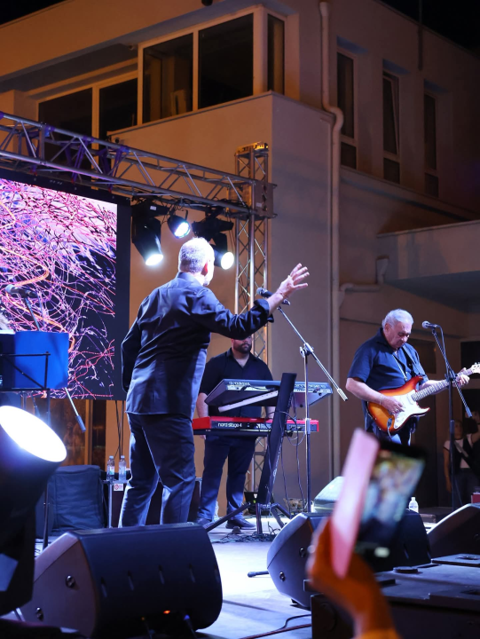 Vodička riva sinoć postala plesni podij uz Dražena Zečića: More domaćih i stranih gostiju pjevalo u glas