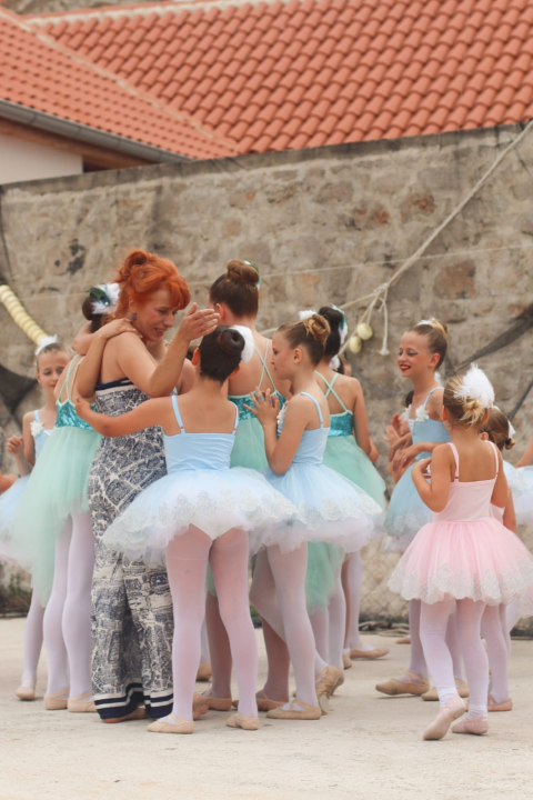 Šibenčanka Meri Višnjić i njene balerine  u Tribunju stvaraju bajku