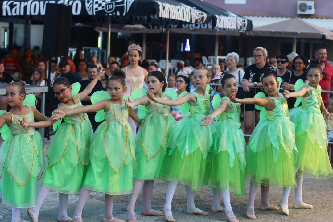 Šibenčanka Meri Višnjić i njene balerine  u Tribunju stvaraju bajku