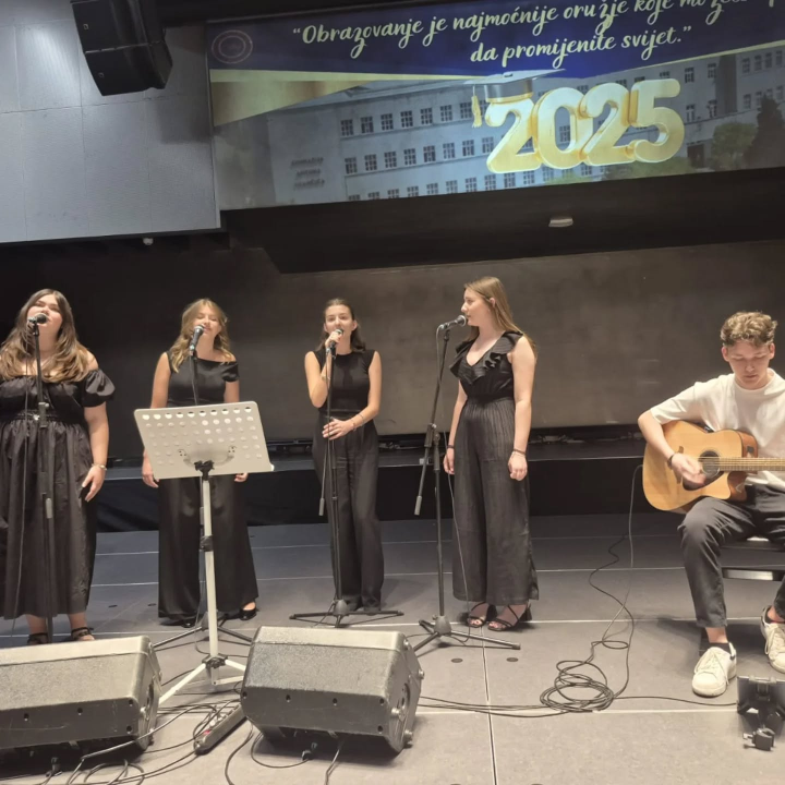 Maturantima šibenske gimnazije dodijeljene svjedodžbe i potvrde o položenoj maturi