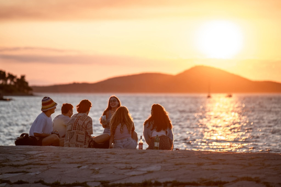 Otok glazbe i kreativnosti: Zlarin Street Music festival uz radionice, nastupe i večernji ples pod zvijezdama