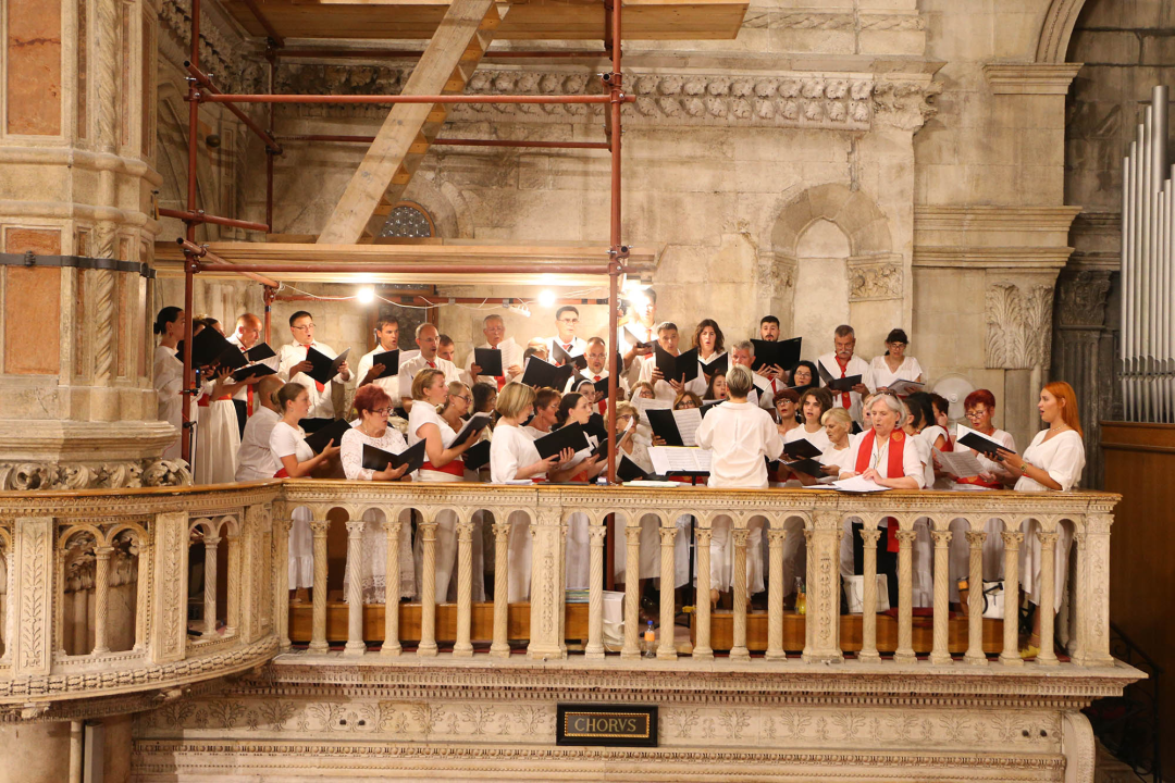 Mješoviti katedralni zbor nastupio u katedrali