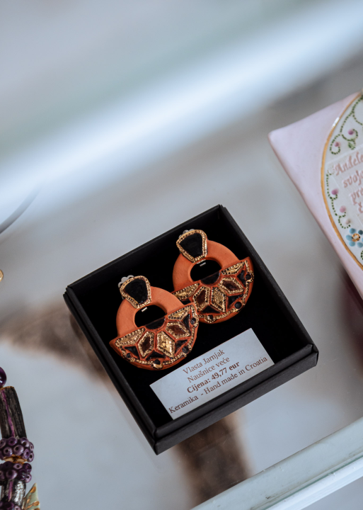 Uronite u svijet mode i umjetnosti u Galeriji Juraj Dalmatinac