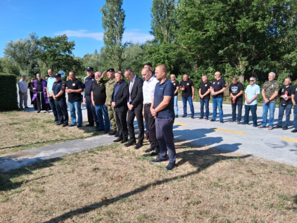 Polaganjem vijenaca u Kninu odana počast poginulim braniteljima Domovinskog rata
