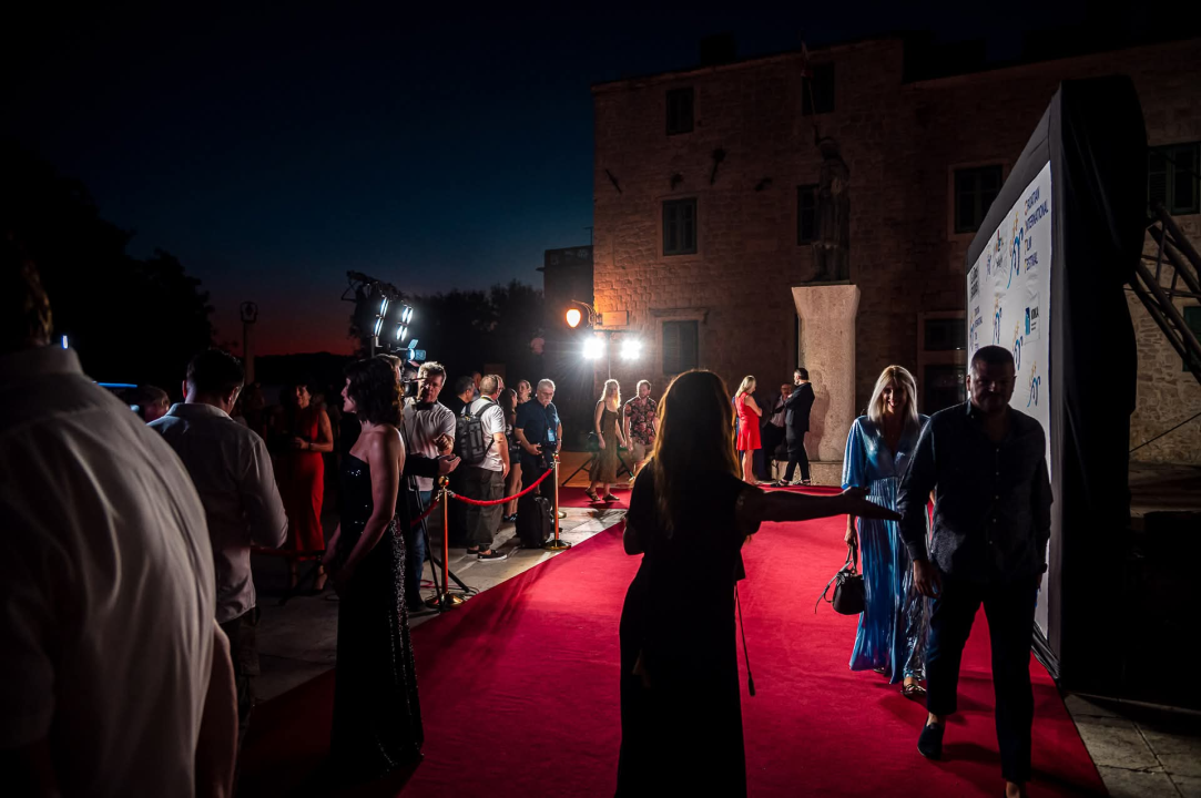 Zvijezde i crveni tepih u Šibeniku: Počeo Croatian International Film Festival